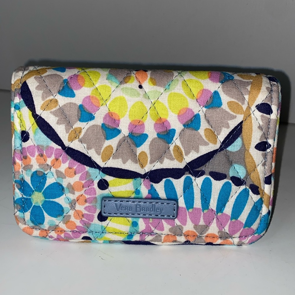 Vera Bradley RFID Small Bifold Wallet, Sunny Medallion fabric New With Tags NWT